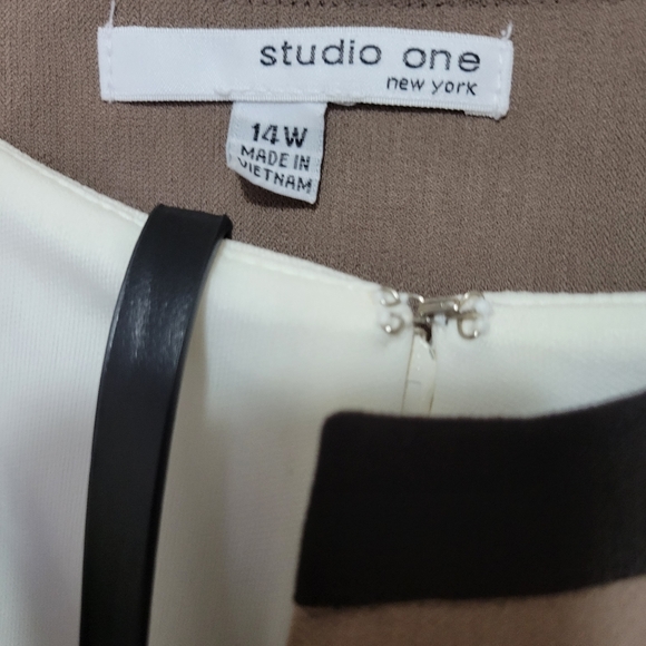 Studio One Women's Plus-Size Color-Block Jacket and Dress - Picture 4 of 8